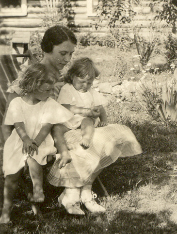 c1934 Lu & daughters